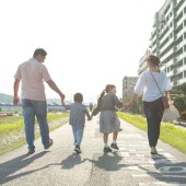 Một thành phố ở Nhật cho phép trẻ em nghỉ học để dành thời gian bên gia đình